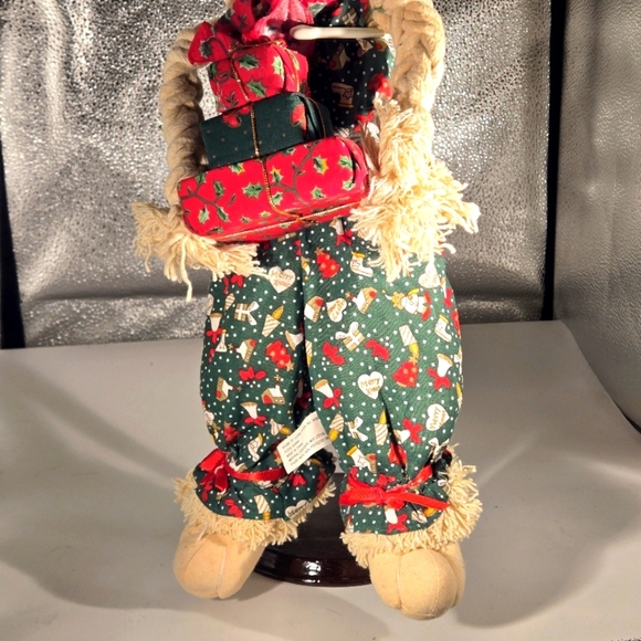 HOUSE OF LLOYD Christmas Around The World “ Floyd” Bunny 1994 With Hat & Gifts - Picture 5 of 8